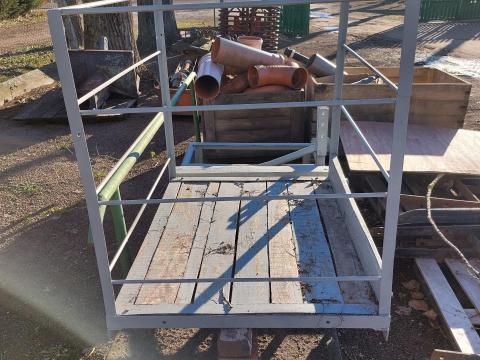 Metszőállvány traktorra, hárompontra szerelhető Metszőállvány traktorra, hárompontra szerelhető