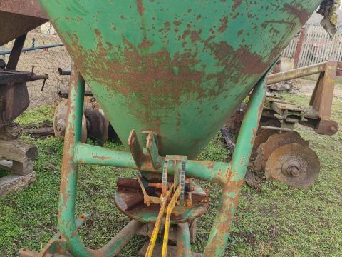 Műtrágyaszóró Műtrágyaszóró