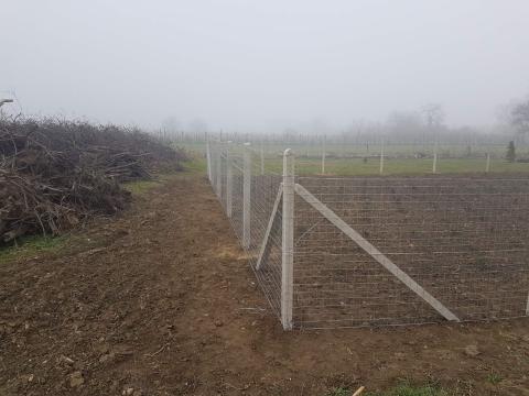 Kerítés anyagok a gyártótól: vadháló,  drótfonat,  drótháló,  oszlop,  kapu,  huzal Kerítés anyagok a gyártótól: vadháló,  drótfonat,  drótháló,  oszlop,  kapu,  huzal