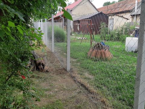 Drótfonat - vadháló - drótháló - betonoszlop - drótkerítés - vadkerítés - kerítés olcsón Drótfonat - vadháló - drótháló - betonoszlop - drótkerítés - vadkerítés - kerítés olcsón