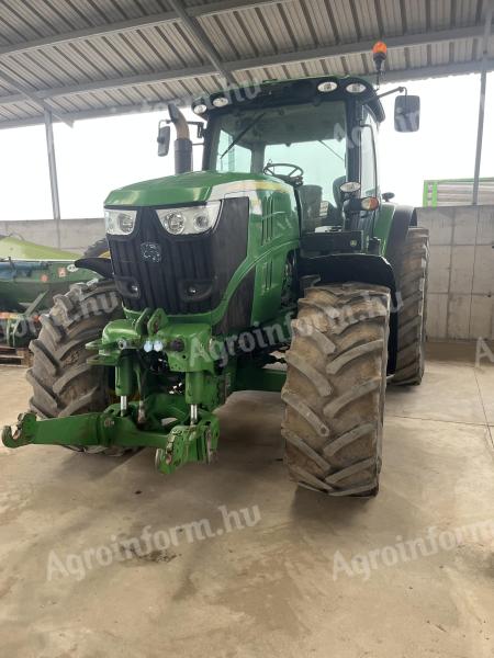 John Deere 6215R