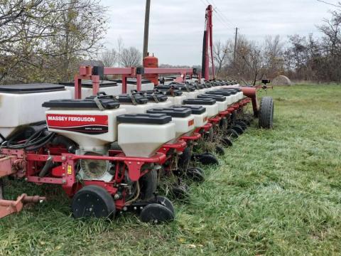 Massey Ferguson 12 soros vetőgép eladó cserélhető Massey Ferguson 12 soros vetőgép eladó cserélhető