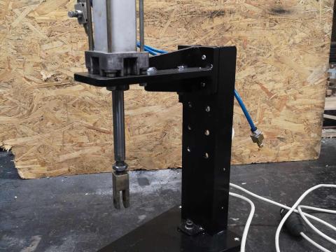 Levegős pneumatikus prés eladó Levegős pneumatikus prés eladó