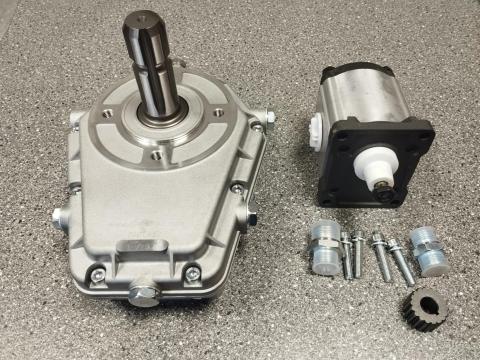 Hajtómű TLT-tengellyel és hidraulikus szivattyúval 26 cc, 540 rpm, 53 l/perc, 20 kW Hajtómű TLT-tengellyel és hidraulikus szivattyúval 26 cc, 540 rpm, 53 l/perc, 20 kW