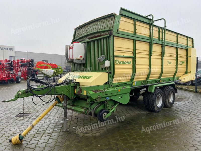 Krone Titan 6/42 GD All in rendfelszedő kocsi