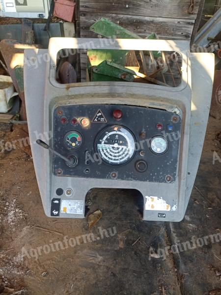 Eladó John Deere traktor alkatrészek