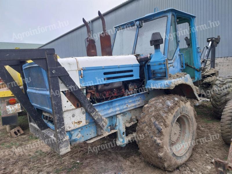 T150K traktor eredeti 6 hengeres motorral,  daruval eladó,  csere is érdekel