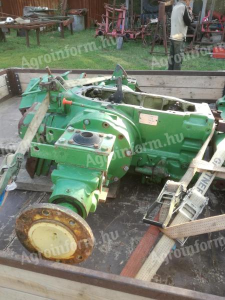 Eladó John Deere traktor alkatrészek