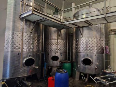 Rozsdamentes 10.000 liter erjeszto/kevero tartaly Rozsdamentes 10.000 liter erjeszto/kevero tartaly