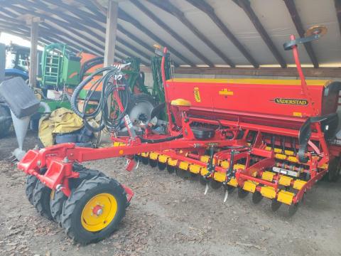 Väderstad Rapid 400 S (830 ha-t vetett) Väderstad Rapid 400 S (830 ha-t vetett)