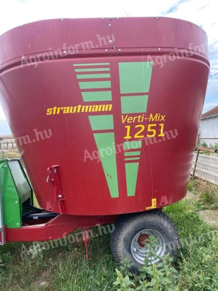 Strautmann VertiMix 1251 takarmánykeverő és kiosztókocsi