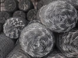 Horganyzott drótháló,  vadháló,  vadkerítés,  NATO-háló,  drótfonat,  betonoszlop