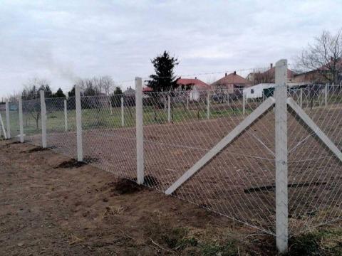 Kerítés építés! Drótháló,  szöges kerítés,  csibeháló,  drótfonat,  PVC-háló Kerítés építés! Drótháló,  szöges kerítés,  csibeháló,  drótfonat,  PVC-háló