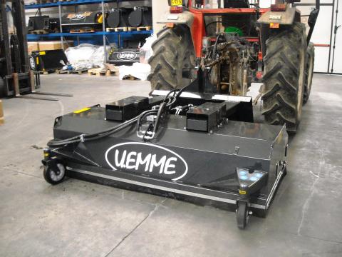 U.EMME MANTA I 1800 traktorra szerelhető gyűjtőtartályos seprőgép U.EMME MANTA I 1800 traktorra szerelhető gyűjtőtartályos seprőgép