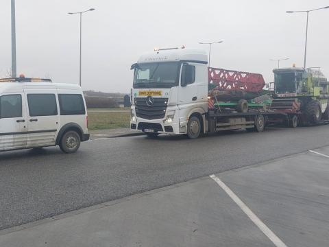 Kombájn,  traktor,  mobilház,  pótkocsi,  Rába,  MTZ,  Claas,  John Deere,  JCB,  szállítás Kombájn,  traktor,  mobilház,  pótkocsi,  Rába,  MTZ,  Claas,  John Deere,  JCB,  szállítás