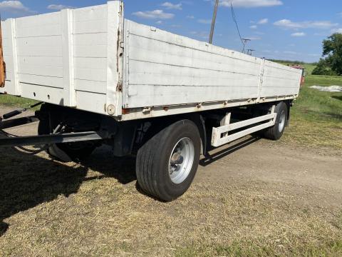 Pótkocsi fixes, piros rendszámos, bálaszállító Pótkocsi fixes, piros rendszámos, bálaszállító