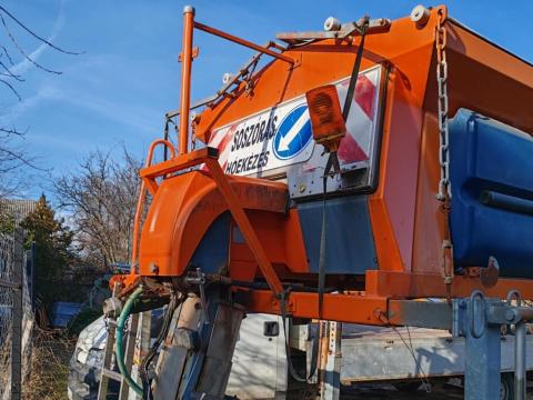 Eladó Unimog sószóró