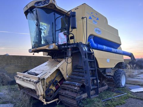 New Holland CSX 7080 Lánctalpas Kombájn New Holland CSX 7080 Lánctalpas Kombájn