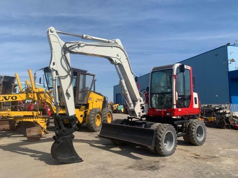 Takeuchi TB070W gumikerekes kotró Takeuchi TB070W gumikerekes kotró
