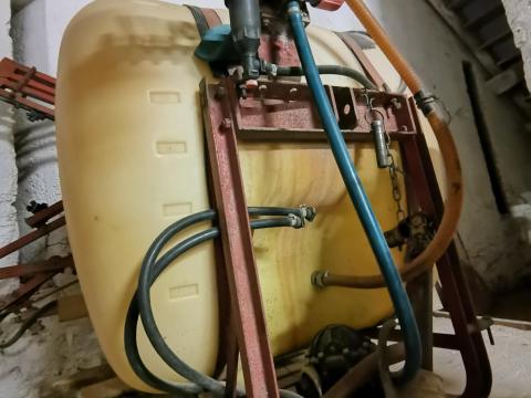 Hardi 600 l / 10 m függesztett szántóföldi permetező Hardi 600 l / 10 m függesztett szántóföldi permetező