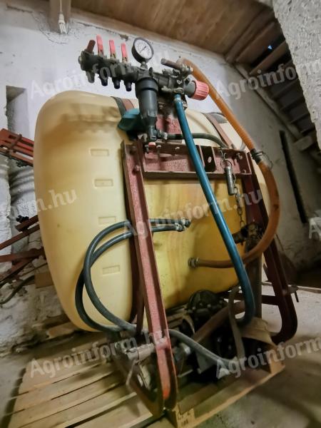 Hardi 600 l / 10 m függesztett szántóföldi permetező