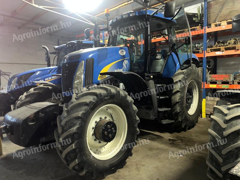 New Holland T8020