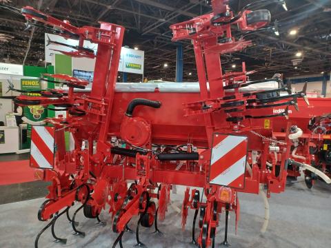 Özdöken ACM-KG7 sorközművelő kultivátor műtrágyaszóróval