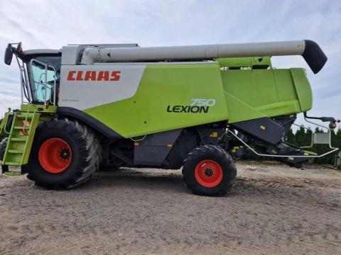 CLAAS LEXION 750 kombájn VARIO 750 asztallal és egytengelyes vágóasztal-szállító kocsival CLAAS LEXION 750 kombájn VARIO 750 asztallal és egytengelyes vágóasztal-szállító kocsival
