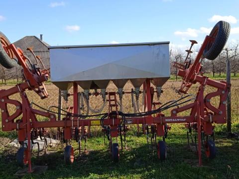 Metalwolf SKM-6H 6 soros sorközművelő kultivátor műtrágyakijuttató egységgel eladó Metalwolf SKM-6H 6 soros sorközművelő kultivátor műtrágyakijuttató egységgel eladó