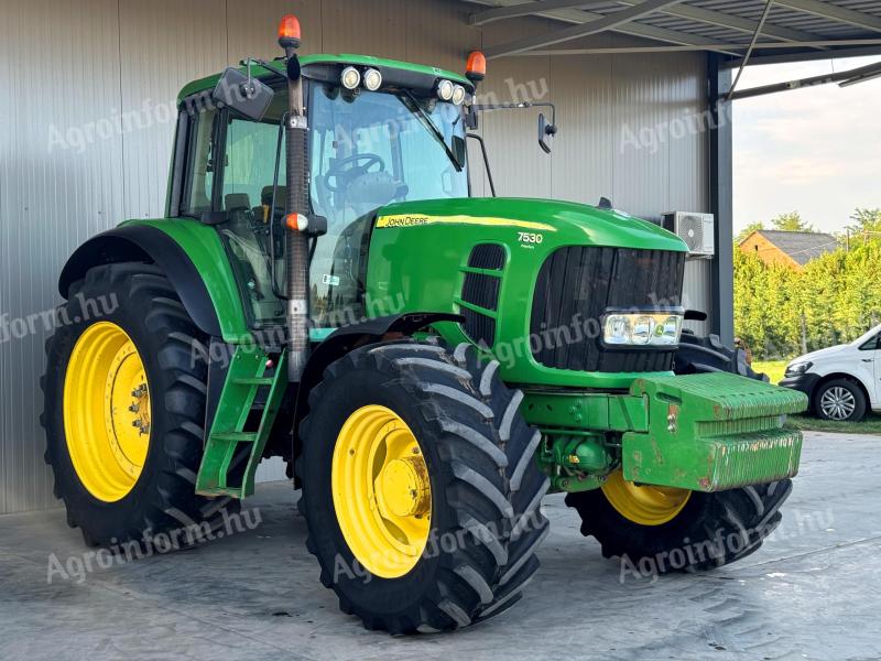 John Deere 7530 E Premium traktor