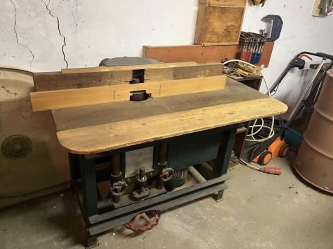 Faipari marógép szerszámokkal Faipari marógép szerszámokkal