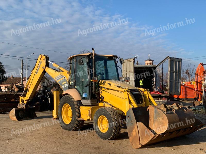 Komatsu WB97R kotró-rakodó kombigép