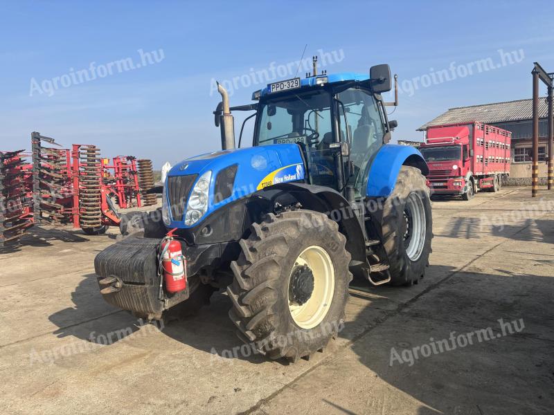 New Holland T7040