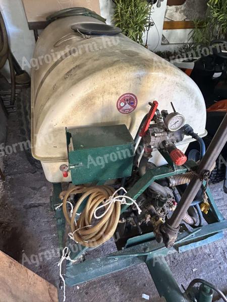 Holder 1000 l vontatott axiálventilátoros ültetvény permetező