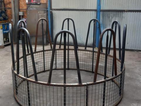 Etető, szénarács rendelhető 190 cm átmérővel, masszív kivitelben Etető, szénarács rendelhető 190 cm átmérővel, masszív kivitelben