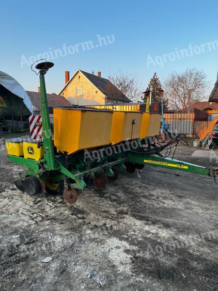 John Deere 1750 MaxEmerge