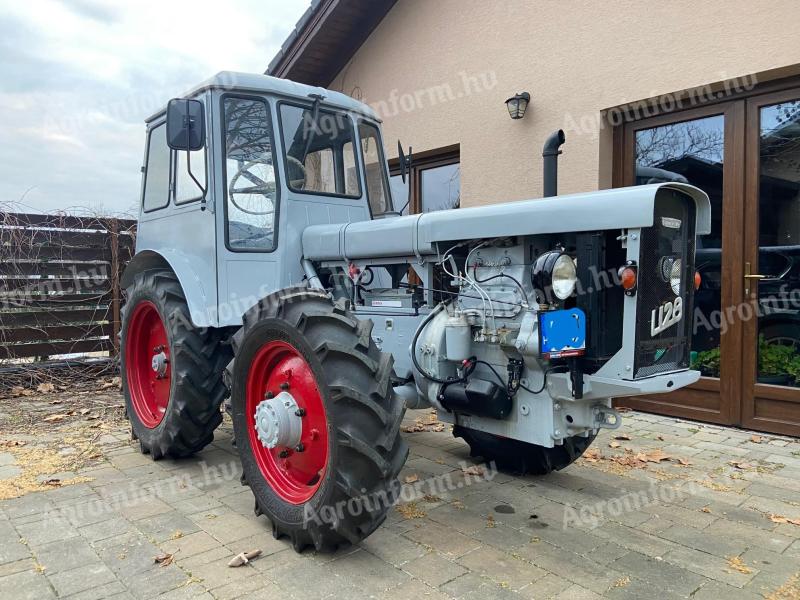 Dutra UE-28 restaurált traktor