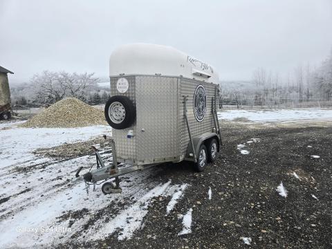 Kitűnő állapotú erős,  kettes lószállító eladó!vagy csere borjúra Kitűnő állapotú erős,  kettes lószállító eladó!vagy csere borjúra