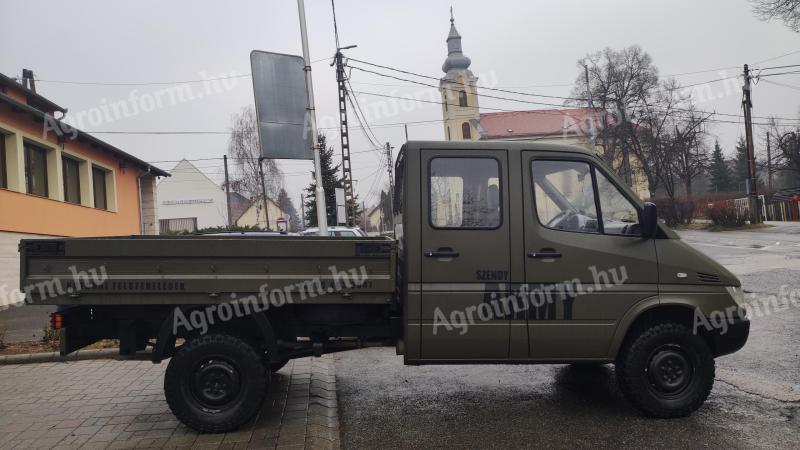 Army katonai honvédségi Mercedes Sprinter zöld 4x4 terepjáró 2005-ös évjárat