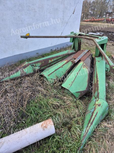 Eladó John Deere szecskázóhoz kukorica adapter