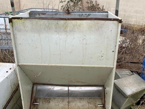 Sertés önetető Sertés önetető