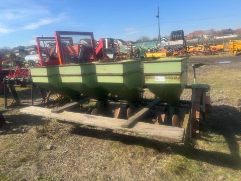 HASSIA 4 soros Hiánypótlós automata Burgonyavetőgép, Burgonyaültető HASSIA 4 soros Hiánypótlós automata Burgonyavetőgép, Burgonyaültető