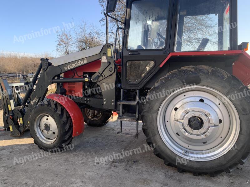 MTZ 82.1 BlackBull Homlokrakodóval,  bálalifttel