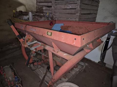 Vulcano műtrágyaszóró 6-18 méteres állítható szélességgel eladó első tulajdonostól Vulcano műtrágyaszóró 6-18 méteres állítható szélességgel eladó első tulajdonostól