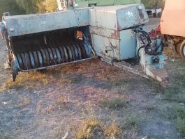 Eladó elcserélhető kisbálázó k 453