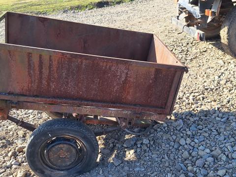 Kistraktor-pótkocsi Kistraktor-pótkocsi