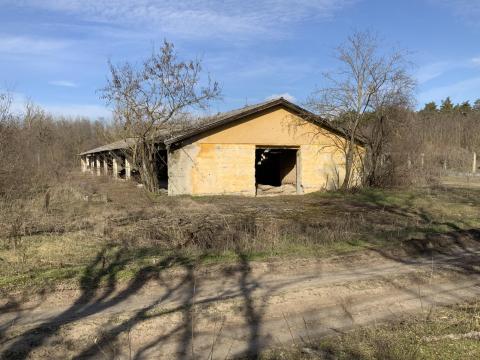 Ipari ingatlan eladó vagy kiadó Pakson, 1,87 ha, kiváló elhelyezkedés az M6-os autópálya közelében Ipari ingatlan eladó vagy kiadó Pakson, 1,87 ha, kiváló elhelyezkedés az M6-os autópálya közelében