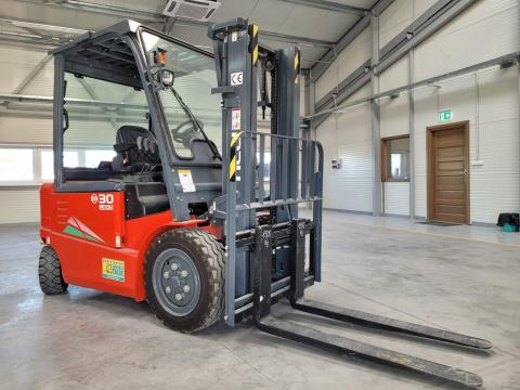 Szinte új! 2021-es targonca, kiváló állapotban ELADÓ Szinte új! 2021-es targonca, kiváló állapotban ELADÓ