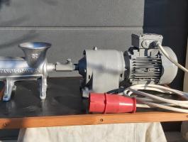 Húsdaráló hibás hajtóműves, 380 V motorral eladó