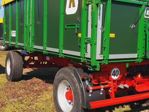 Kröger agroliner HKD 302-es három oldalra billentő pótkocsi Kröger agroliner HKD 302-es három oldalra billentő pótkocsi